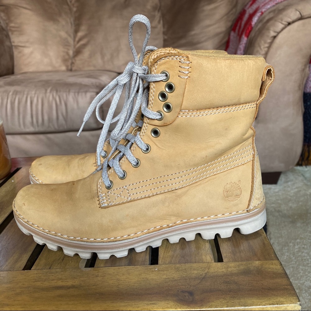 Women’s timberland earthkeeper boots size 6.5